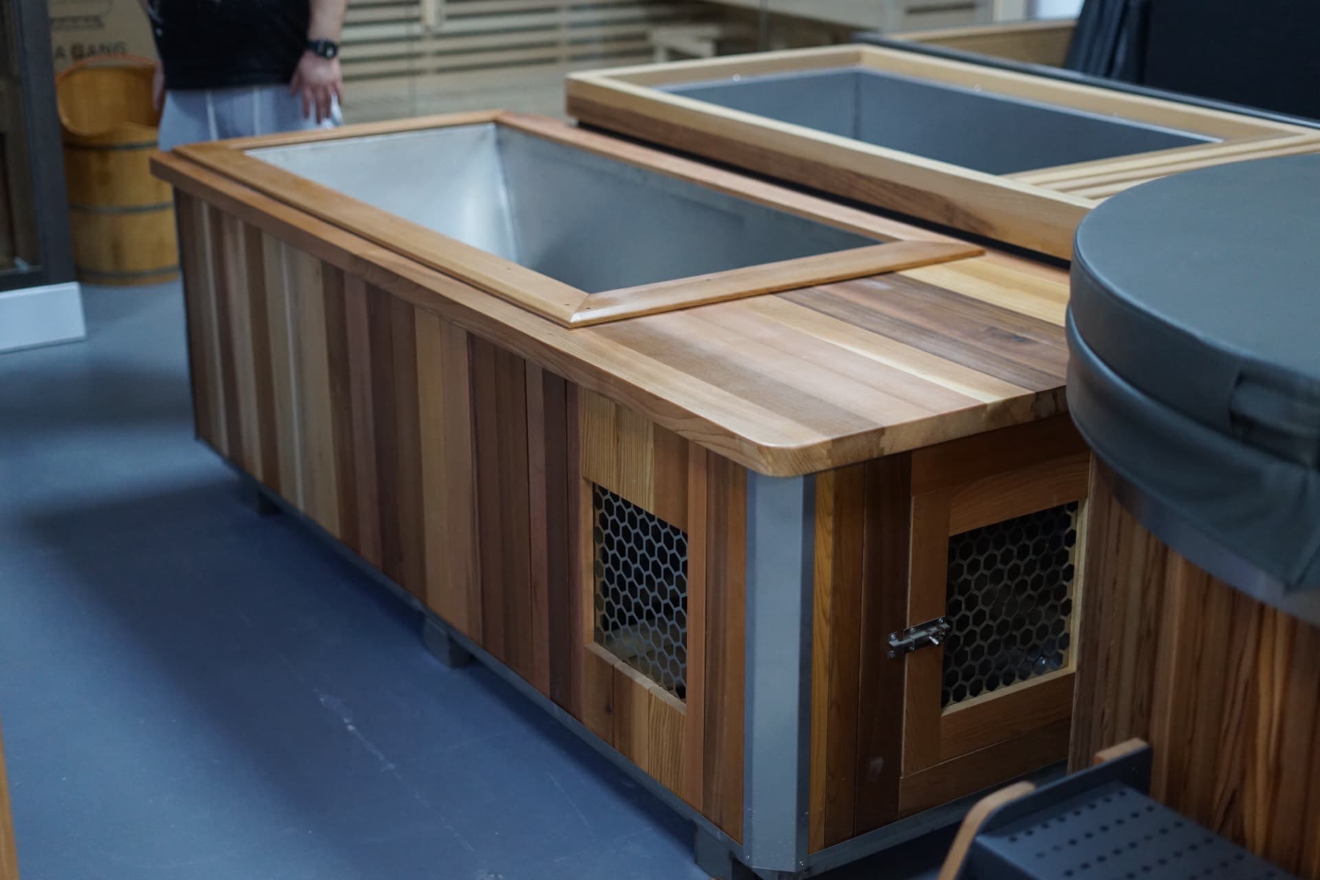Cedar cold plunge tub with stainless-steel liner and insulated slatted lid